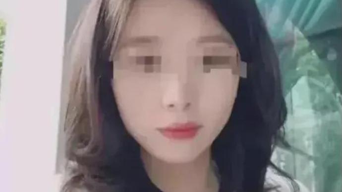 职场震撼！女经理脚踏三条船，聊天记录曝光惹众怒！