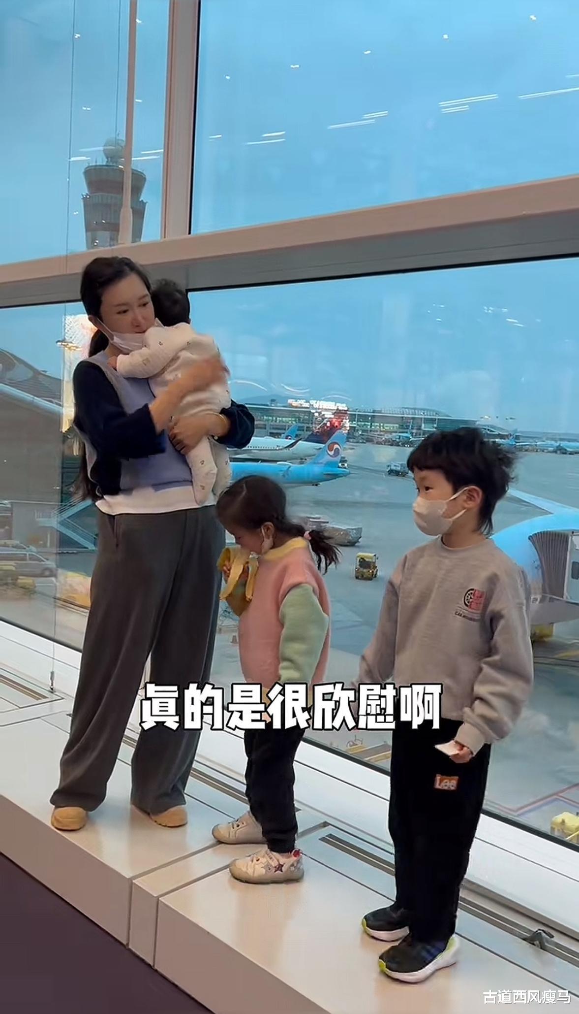 张纪中一家五口在美国过年,唯独没带大儿子,继子年纪越大越忌讳