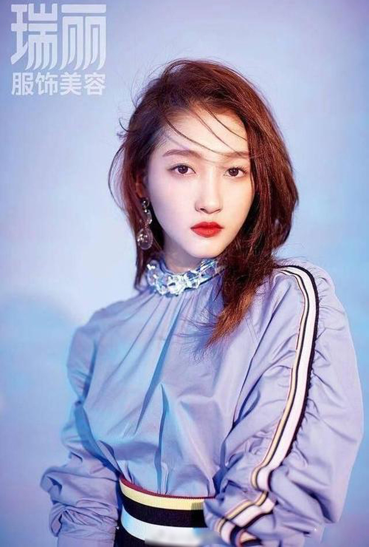 是造型师不行还是身材不行?关晓彤8次与人撞衫,一次都没有赢过