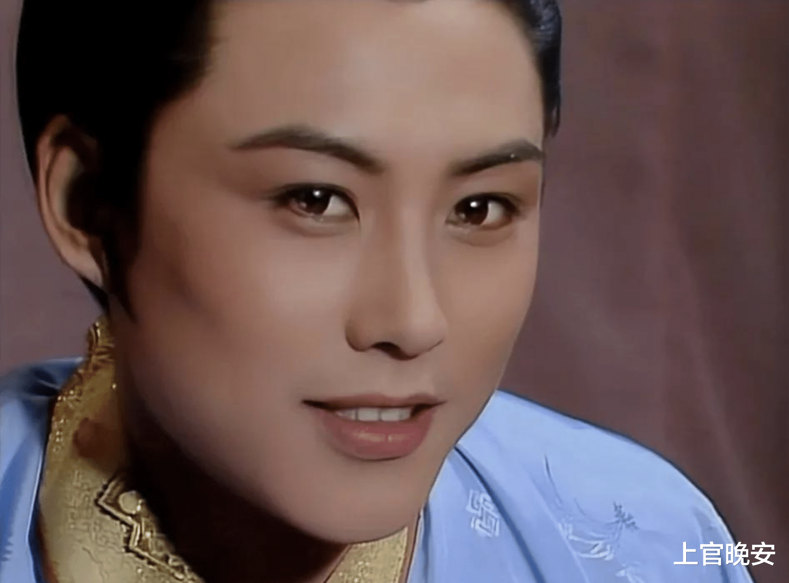 “天生桃花眼”的男星只服这6位，眉目传情自带苏感，看狗都深情