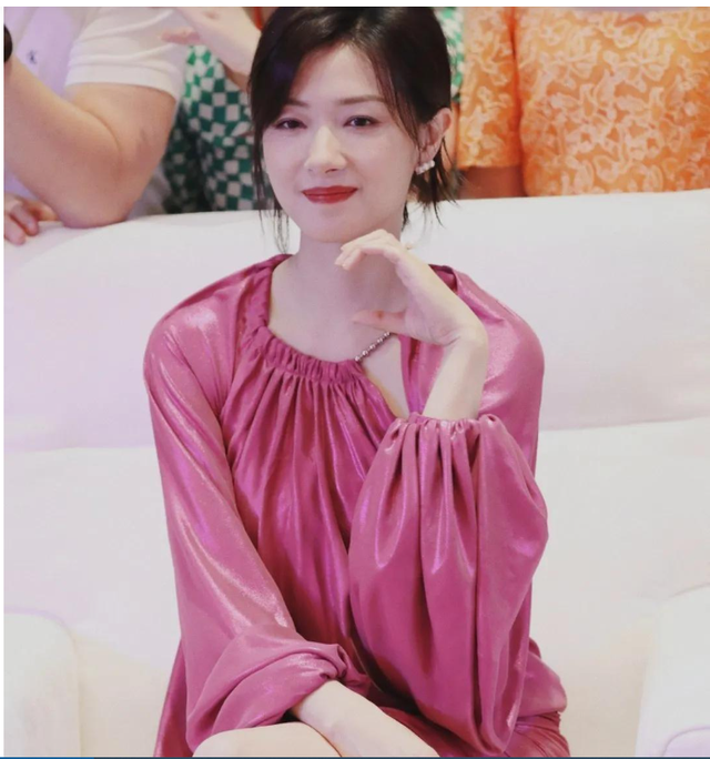 万茜双汇代言活动，美腿太诱人了