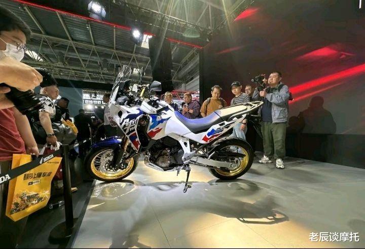24款本田非双大升级，售价18万起，能否击败宝马R1250GS？