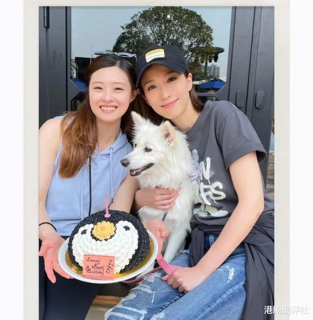 TVB花旦飞日本见证胞妹出嫁，自爆接受姐弟恋，直言不想为结婚而结婚