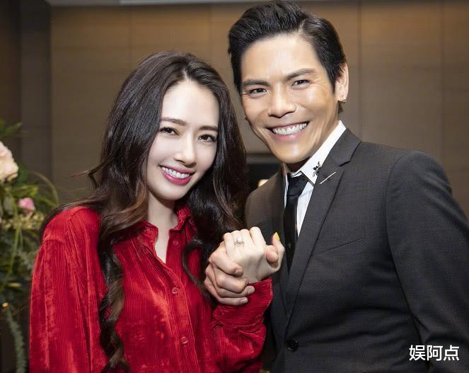 郭碧婷一对儿女正脸照曝光,女儿像向佐,儿子虎头虎脑颜值随妈妈