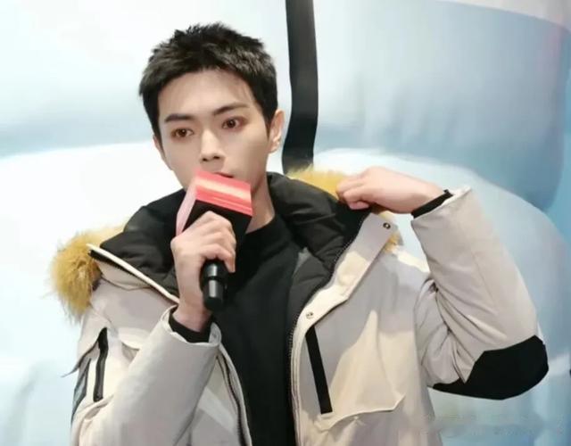 许凯健身后形象大转变：油头粉面不再，清爽硬朗气质不输肖战