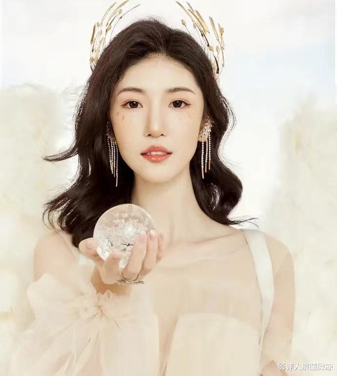 演完《长相思1》演《长相思2》,25岁的她被称为“最美背景板”