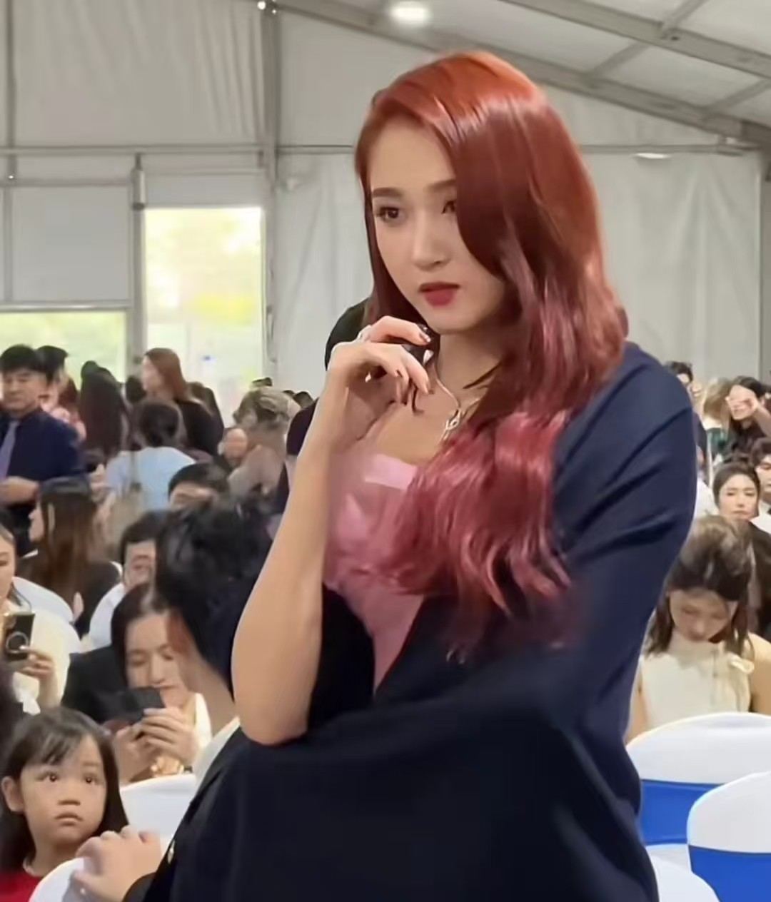 与鹿晗相恋7年，关晓彤逐渐沦为笑话，网友们的话开始应验了！