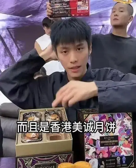 71岁晚节不保?曾志伟和乔妹的合照!