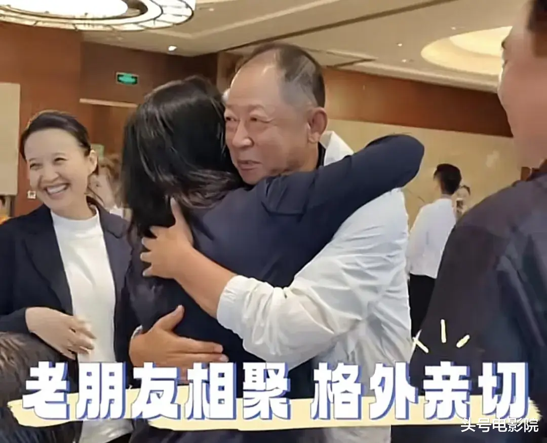 张嘉益王宝强组高端局!王志文带儿子打高尔夫,看懂啥是上流圈层