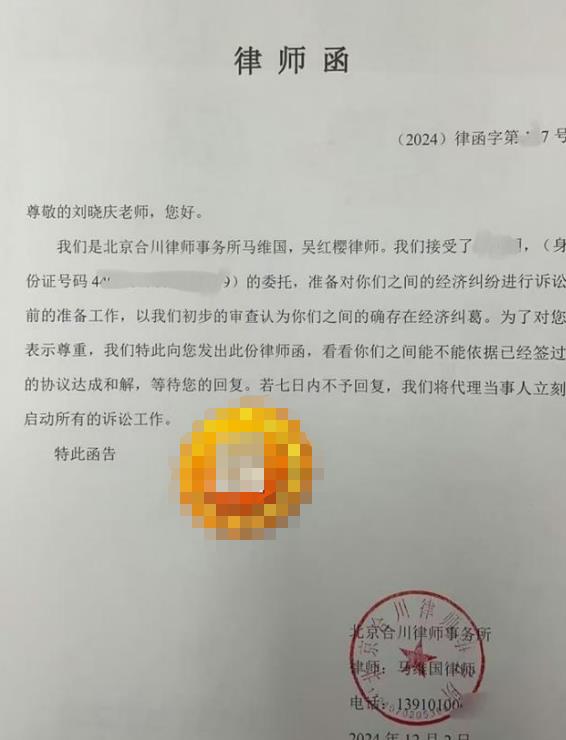 刘晓庆回老家选墓地,摘了假发不再装嫩,一身老人打扮!