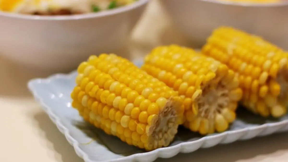 煮玉米，用清水煮是外行！记得多加2味，玉米软糯香甜，好吃