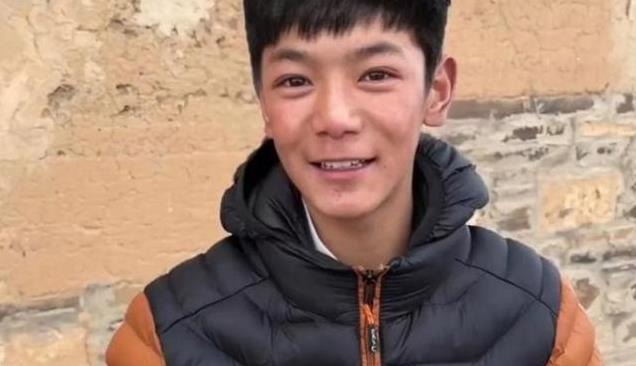 4年前一夜爆火的丁真, 不进娱乐圈转投入家乡, 如今他后悔吗