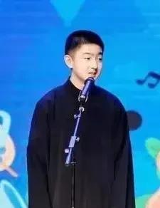 于谦两个儿子：老大于梓杰19岁，老二于庚印12岁，都是郭德纲徒弟