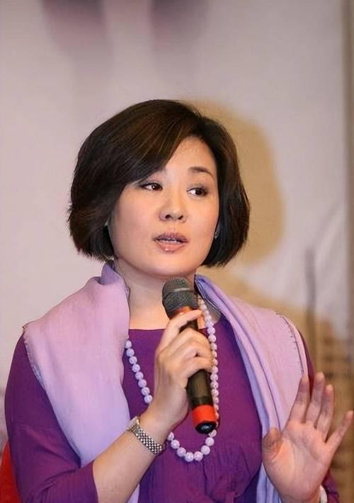 演员石凉:当过主持人也做过演员,经历两段婚姻,如今过得很幸福