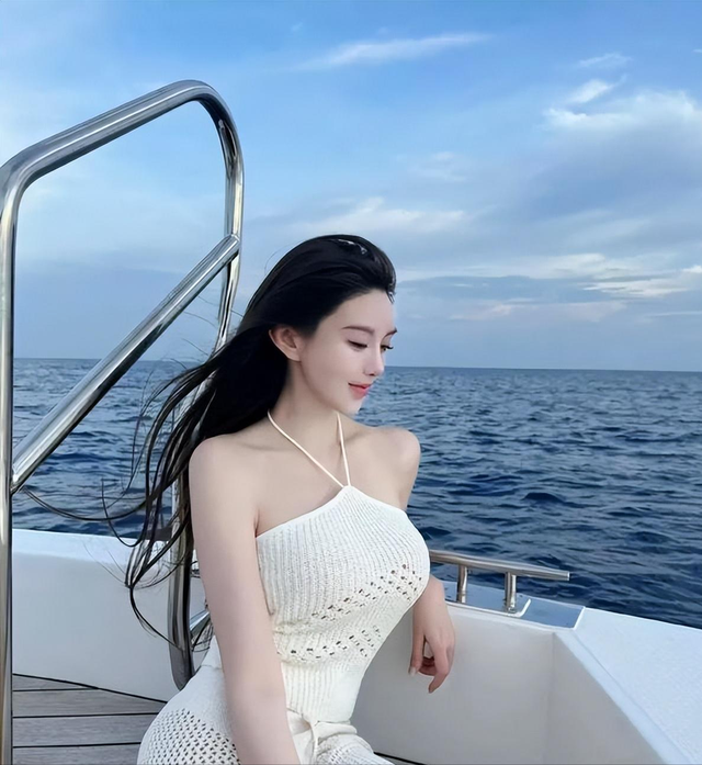 叶柯上蹿下跳的时候，baby已经官宣了新身份，网友：恭喜成功翻身