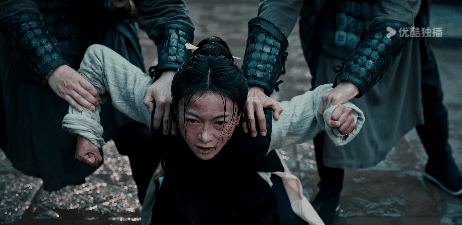 仅仅播2集,夺得热榜冠军,终于有一部值得我花钱狂刷的复仇爽剧了