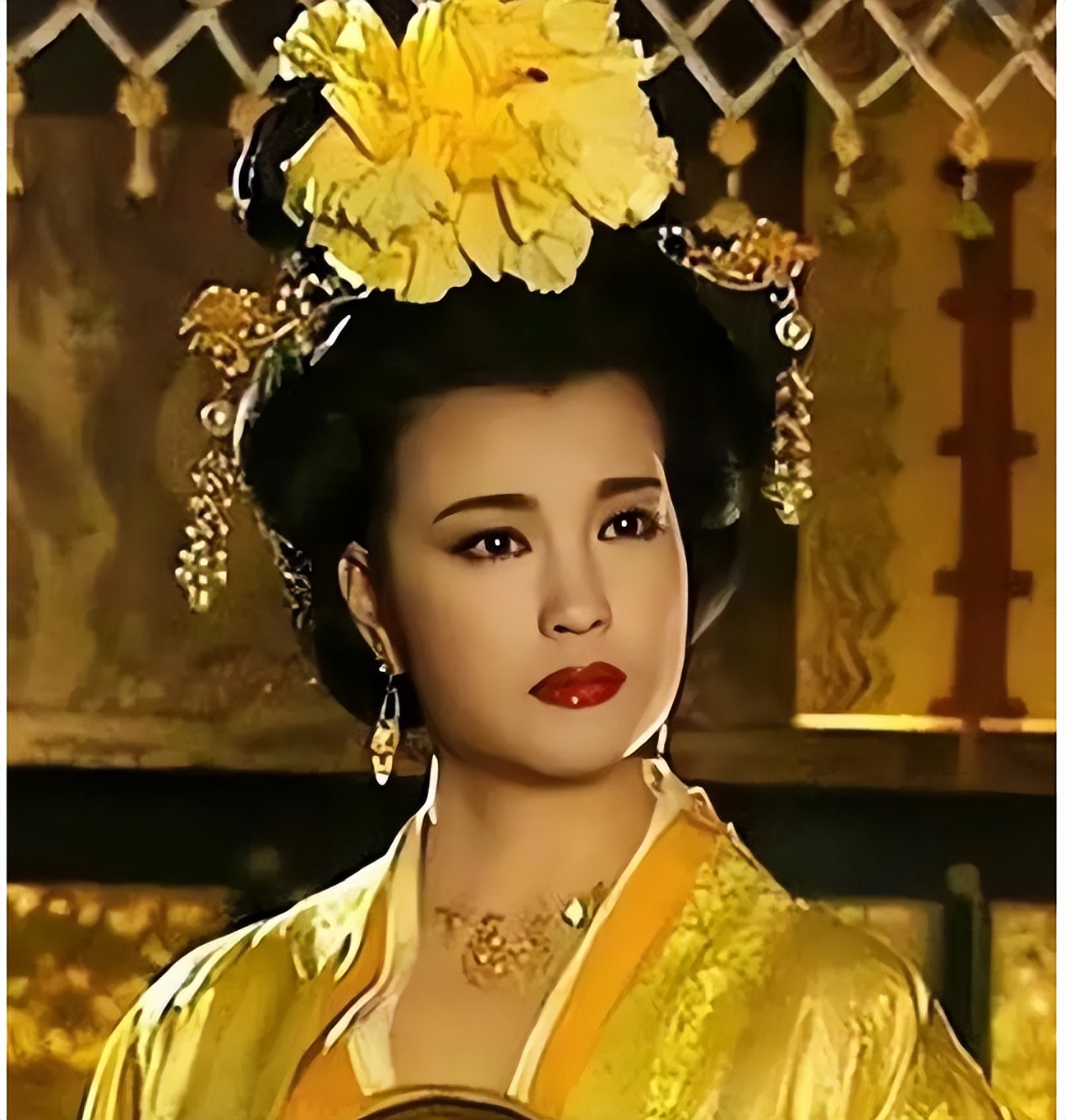 一身赘肉，满脸褶子，却要演双马尾的少女，网友：真不害臊吗？