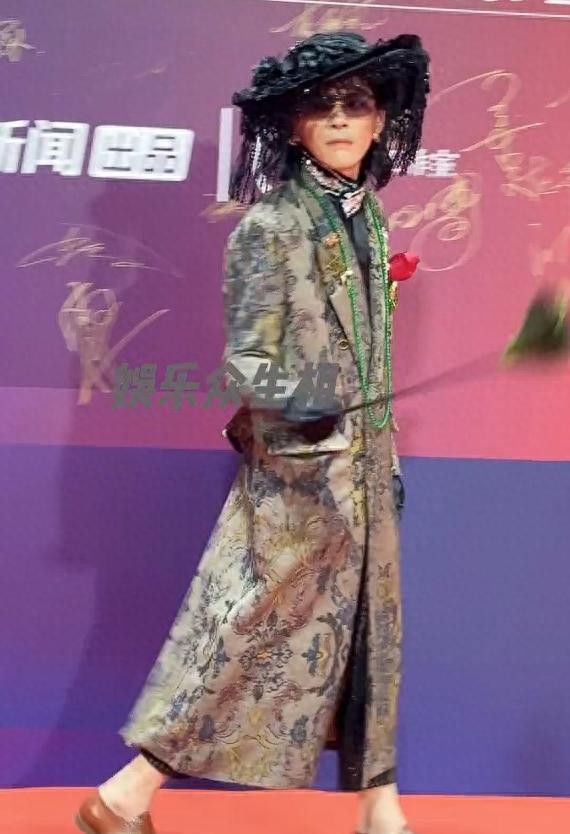 李沁，盛典造型引热议：丰腴之美，惊艳时光？