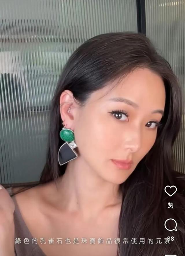 孙芸芸和女儿廖思惟登台版Vogue杂志封面，分不清哪个是妈！