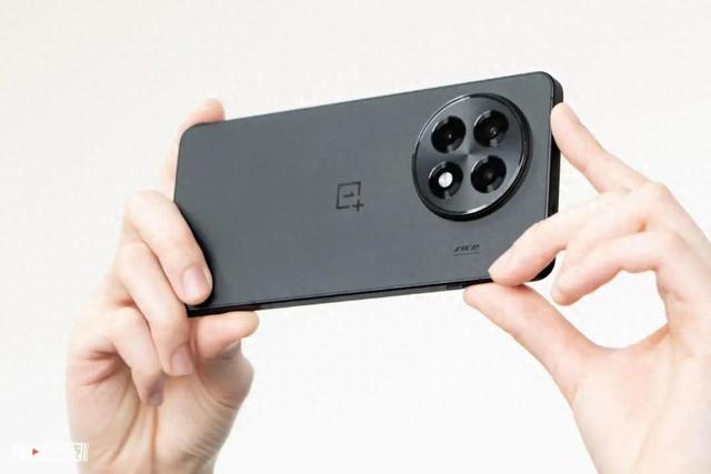 啧啧,刚曝光这满血小屏,来捣乱的吧?