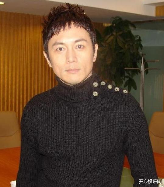 男星遭6婚妻子榨干5000万，6个孩子无一亲生，落魄至仅剩50元度日