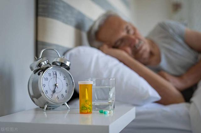 寿命的长短,写在脸上?寿命长的人,脸上通常有4个特点