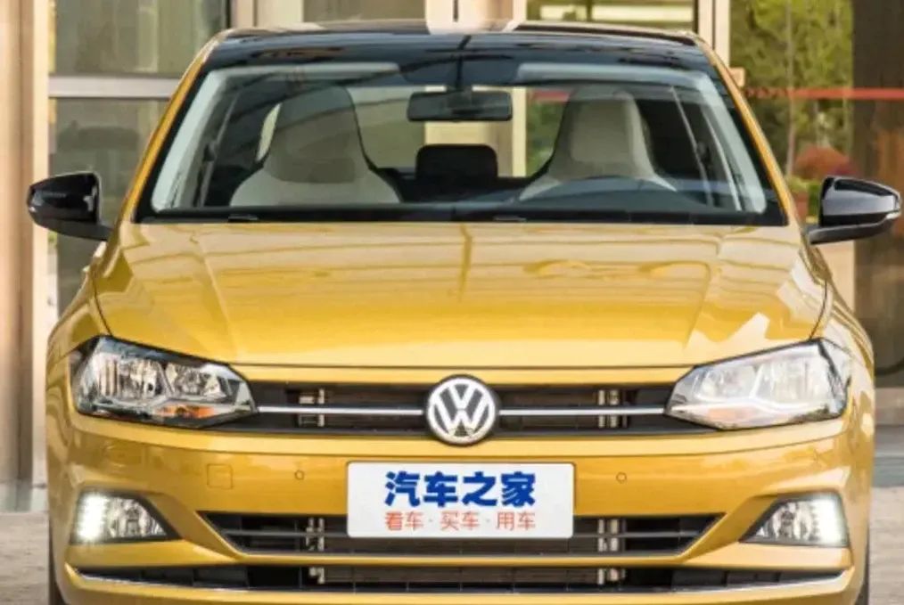 大众彻底低头妥协了，从9万跌至6万，配6AT+喝92油，月销2.6万台！