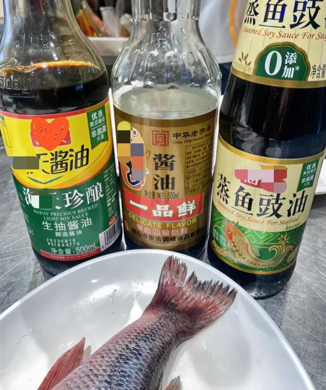 清蒸鲈鱼,鱼鲜肉嫩,老厨师亲授厨艺,原来诀窍有3步,建议收藏