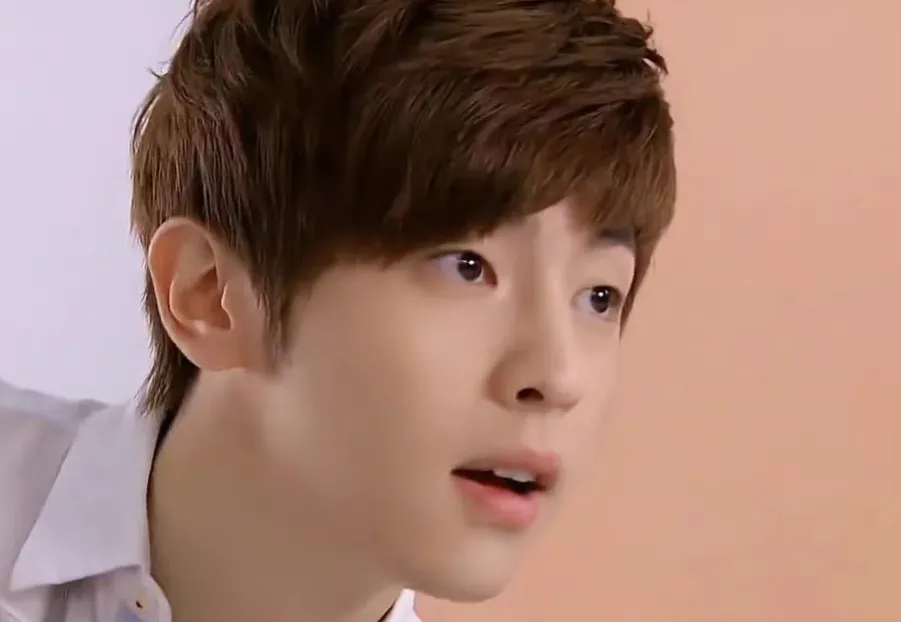 邓伦到三线小县城接商务合作,面容憔悴!网友:老了这么多?