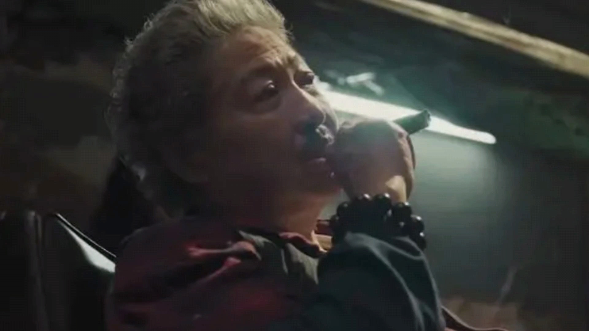 《维和防暴队》与《九龙城寨》各看一遍，一部已弃，一部却看上瘾