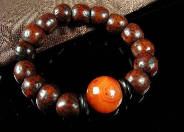 手串无须多，一个胜十个，这7种老手串，有一串此生足矣