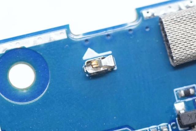 支持65W PD快充和120W小米快充，小米165W自帶線充電寶拆解