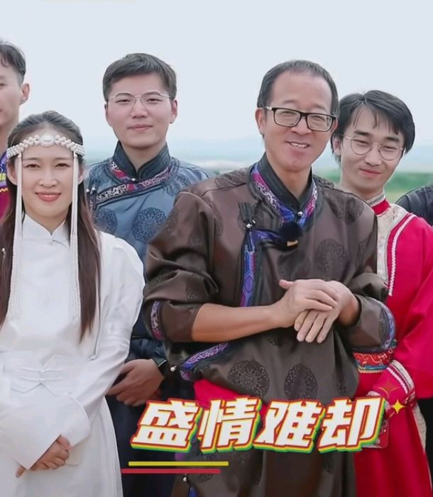 董宇辉2天带货1.3亿元！俞敏洪在浑善河林沙漠烹羊宰牛且为乐