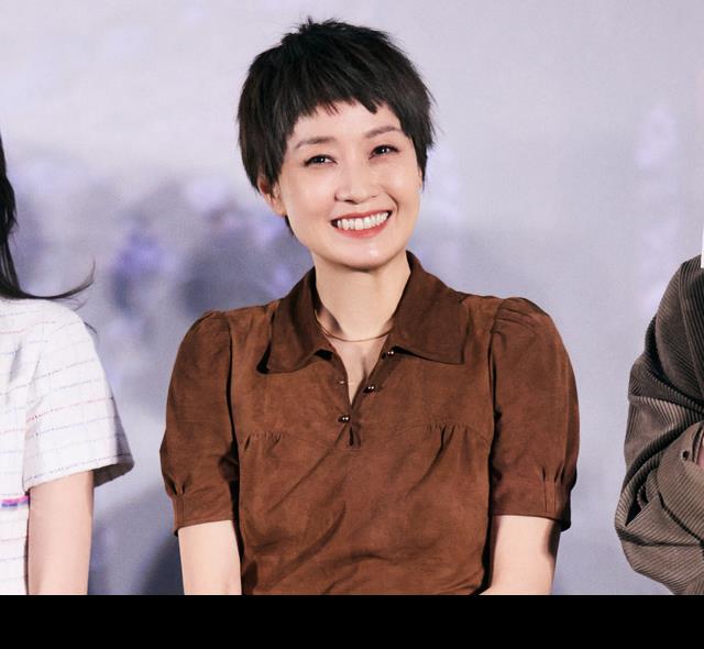 16岁爱马罕见露面，一张合照，暴露了文章和马伊琍的真实关系