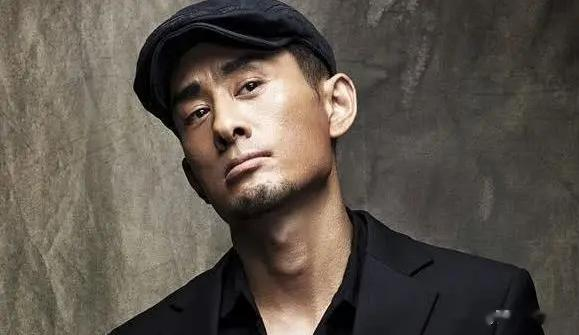 事实证明，如今“装疯卖傻”的歌手阿宝，已经活成了一个笑话