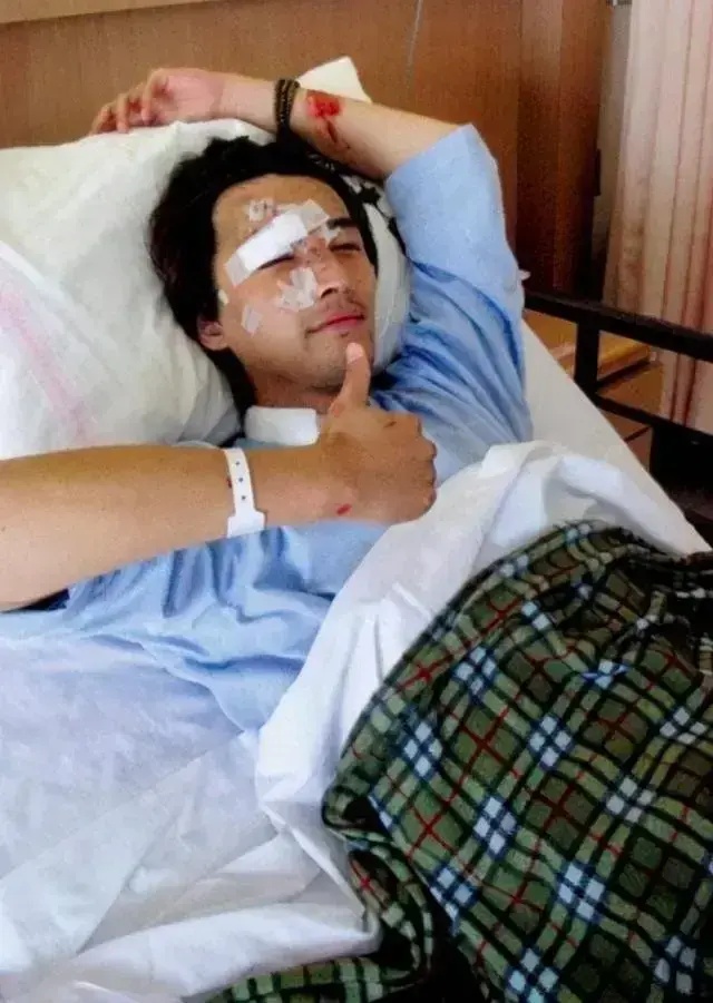 胡歌与妻子亲密近照登上热搜,网友热议:女方这颜值,爱了!