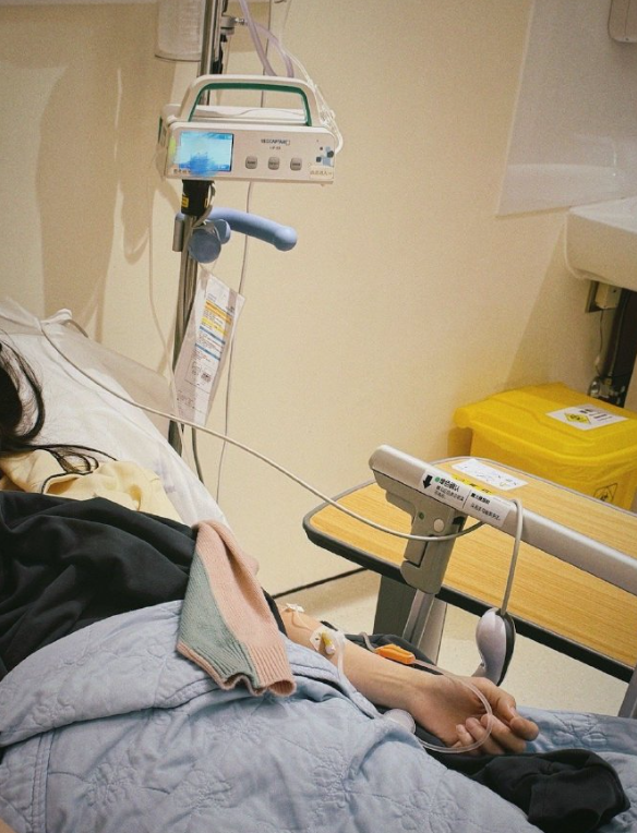 网传张韶涵演唱会疑似“窜稀”?裙子有黄色污渍,前排闻臭味