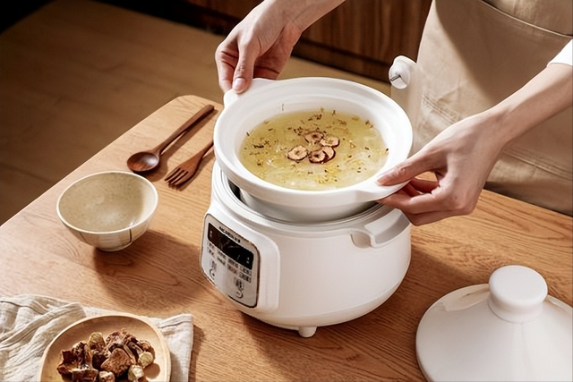 23岁女子每天自己蒸馒头吃,确诊胃癌,知道原因后痛哭:全都怪我