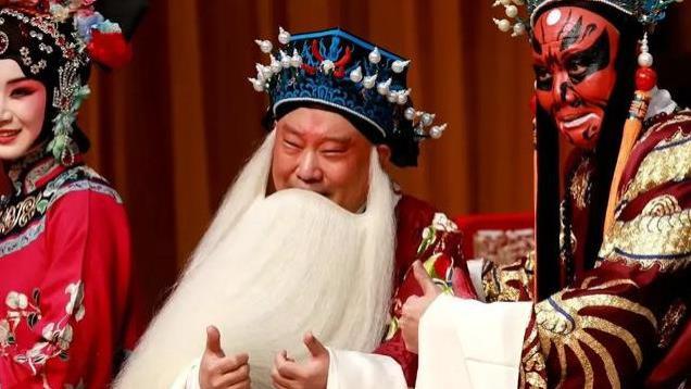 郭德纲在津演出河北梆子《红书宝剑》，现场观众的真实反馈如何？