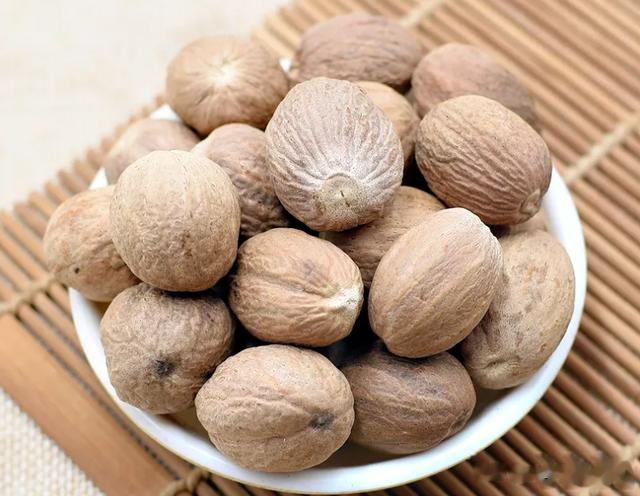 白蔻、草蔻和肉蔻一字之差,用途完全不同,厨师:难怪肉不香还腥