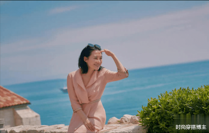 许晴终于换发型了!剪去长发变“波波头”,55岁笑起来像25岁