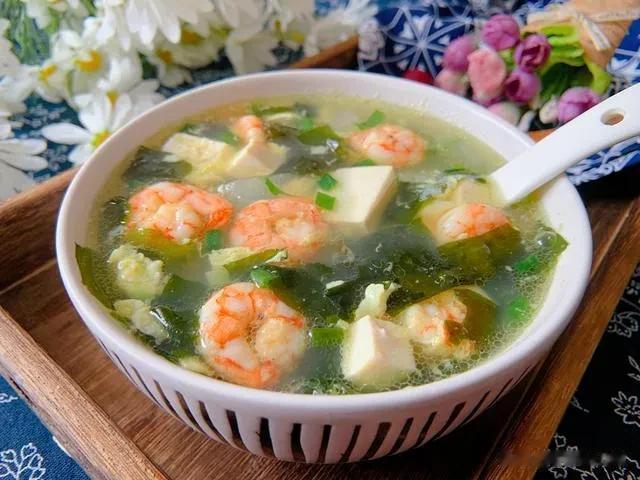 心脏决定寿命！建议中老年：别太节俭，多吃这八样，越吃越年轻