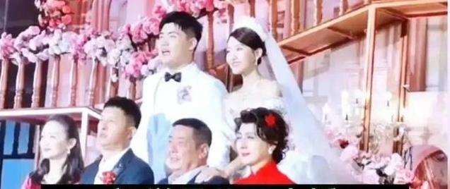 闫学晶:200万给儿子办婚礼,普通朋友坐3500那桌,明星坐5万那桌