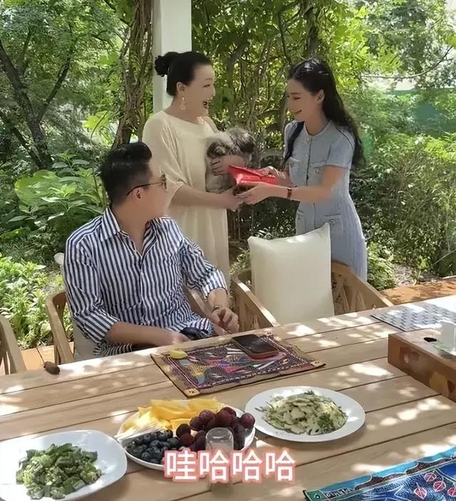 张兰忍不住又提大S了,回忆起婆媳往事,直指对方脾气差规矩多