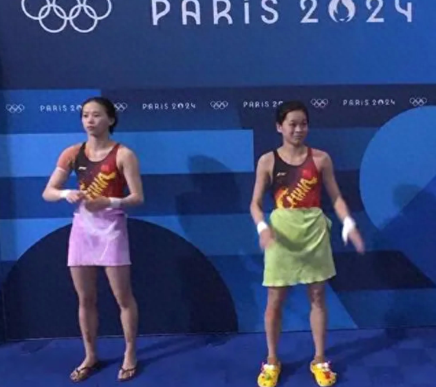 TVB记者对全红婵摸头求抱抱,被指无礼?网友:看清楚他是谁