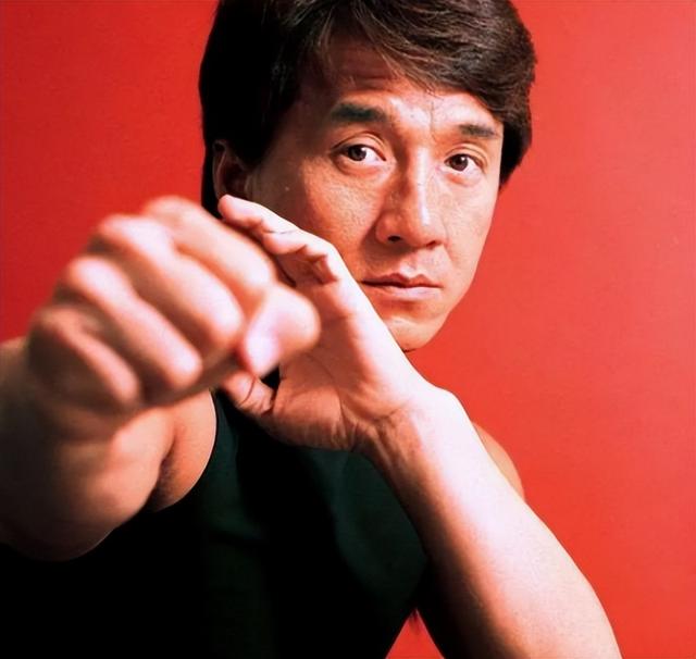 直到看见林凤娇和林青霞1976年的合影,才明白成龙为何选她当老婆