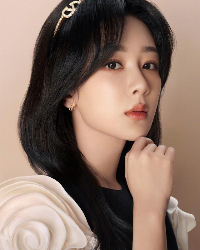 杨紫穿细高跟也太好看了