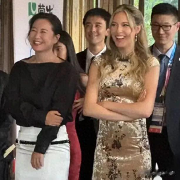 贾玲和谷爱凌同框,贾玲身材反弹冲上热搜,花200万减肥引热议