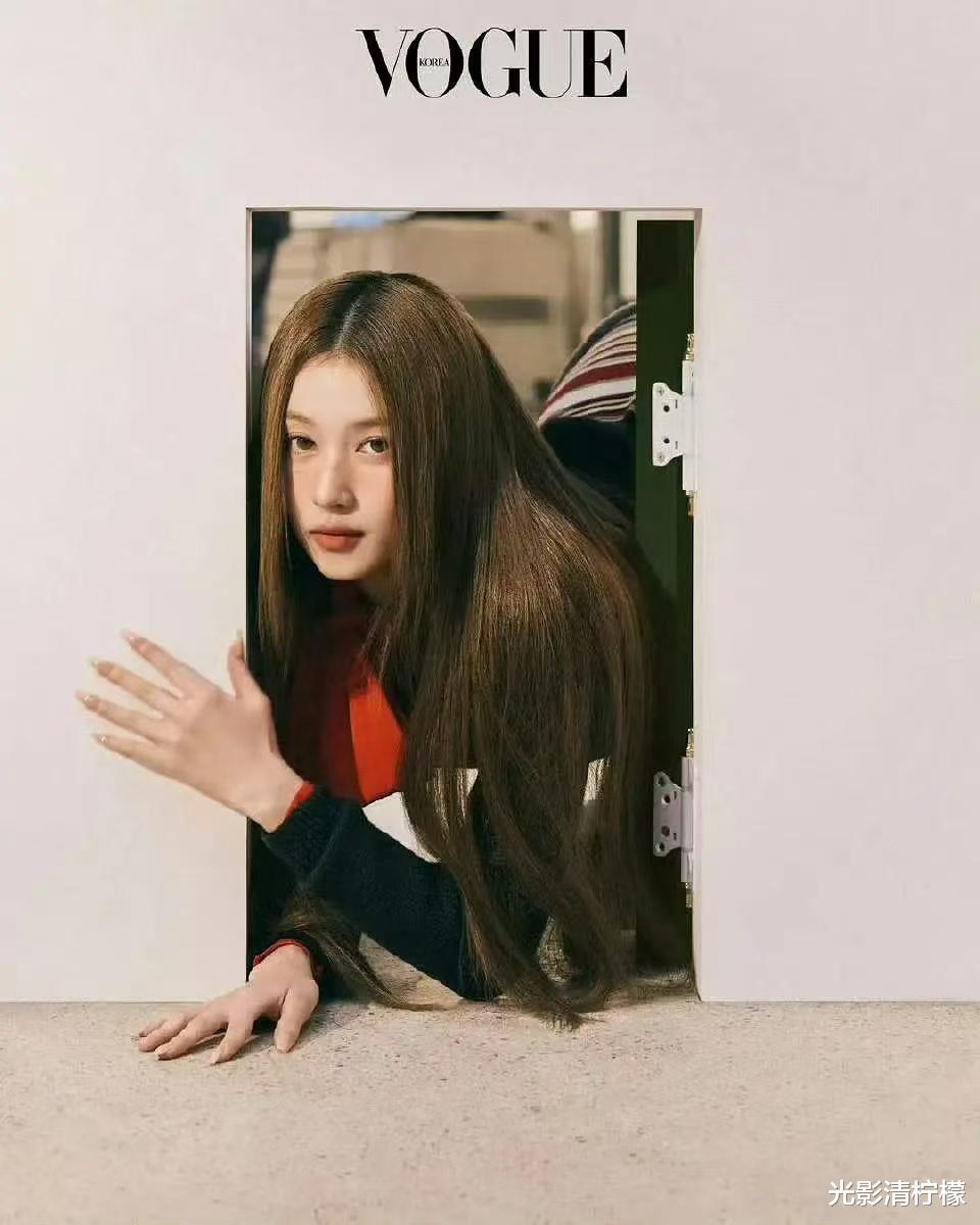 鹿晗ins关注韩团新晋长腿女神,网友:高配版关晓彤?