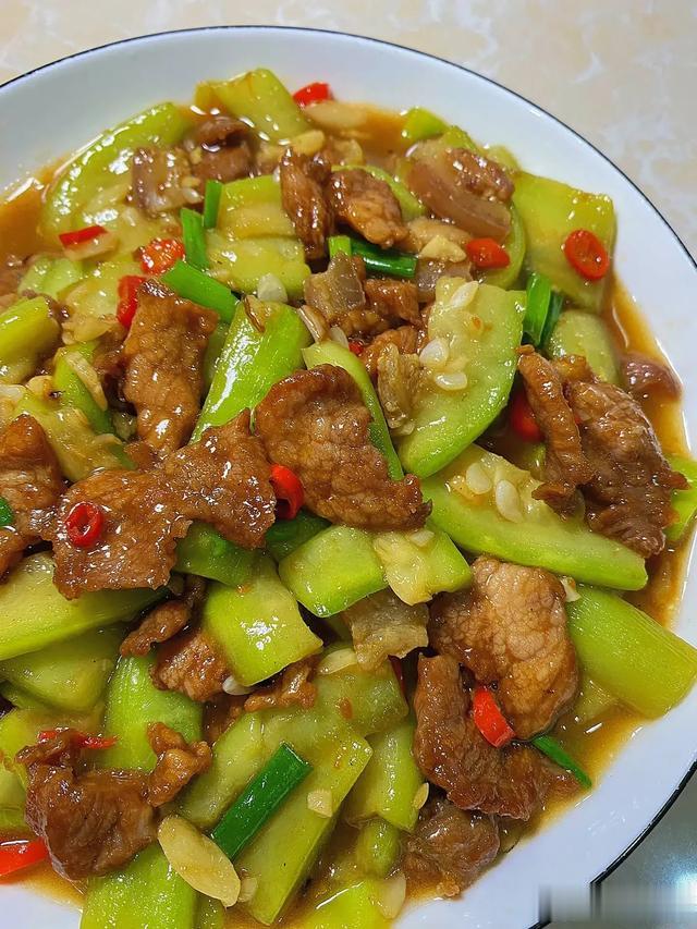 夏季，宁可少吃鸡肉，也要多吃这菜，营养全面，应季而食好处多